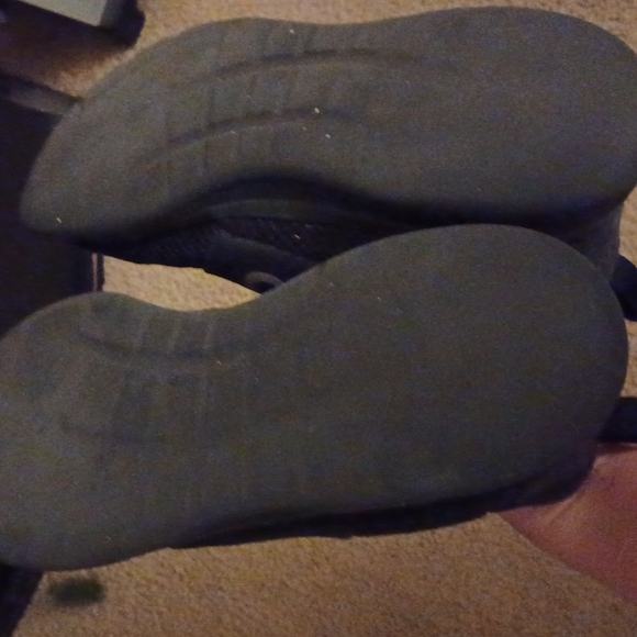 Size 11 men's Adidas shoe black and grey - Picture 2 of 3